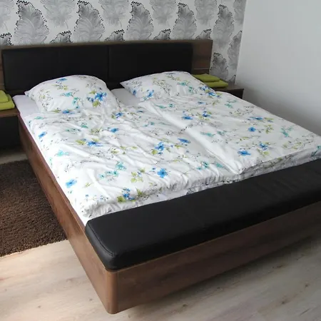 Geraeumige 4 An Den Kaiserthermen Trier